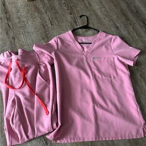 FIGS chalk pink small scrub set